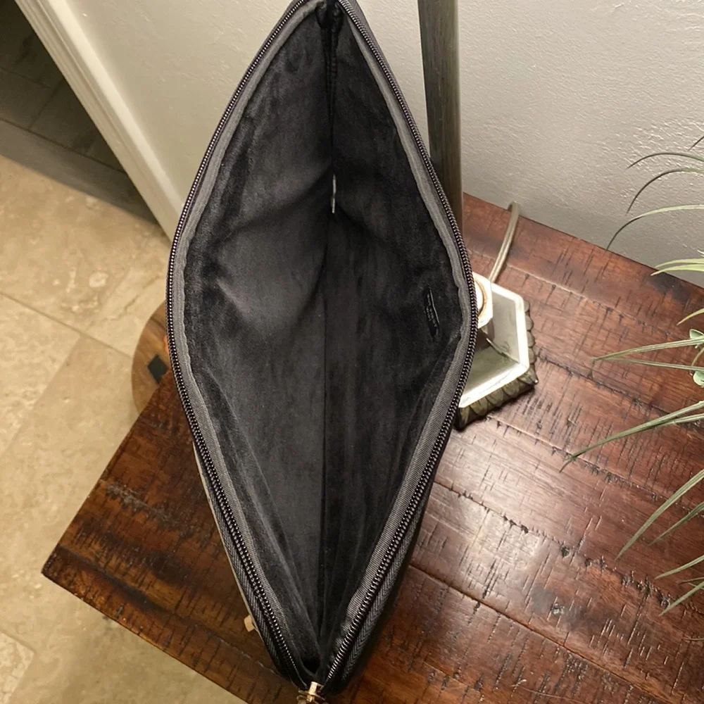 TYPO CASE. - Picture 4 of 4